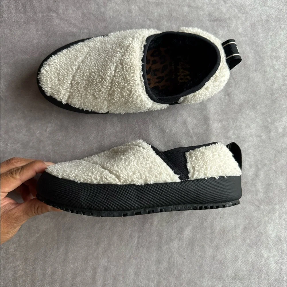 P448 Kids Cream and Black Slippers